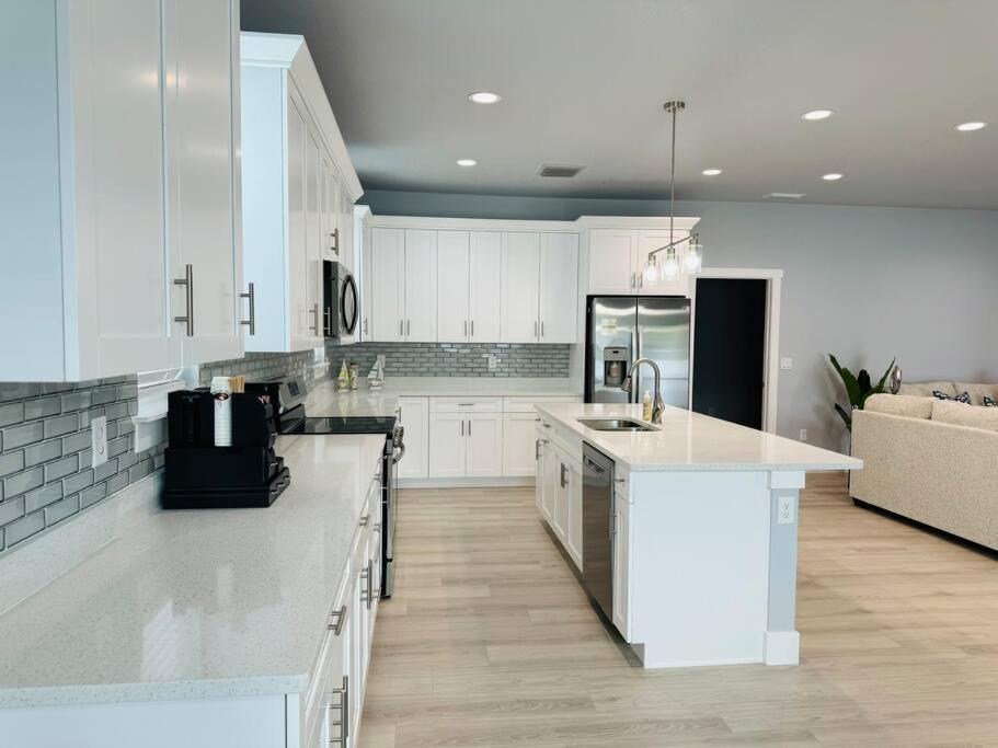 Brand New Tampa Oasis With Private Jacuzzi Retreat Villa Lutz Eksteriør bilde